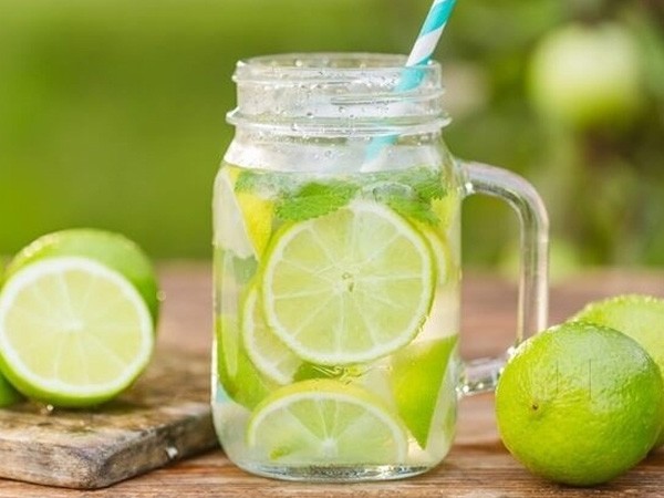 Nước chanh không diệt được tế bào ung thư như tin đồn. Ảnh minh họa