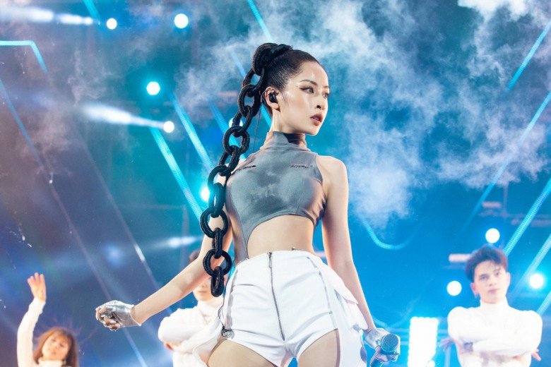 Chi Pu đi hát 6 năm, Thu Minh vẫn giữ quan điểm: amp;#34;Tôi không thể gọi em là ca sĩamp;#34; - 1