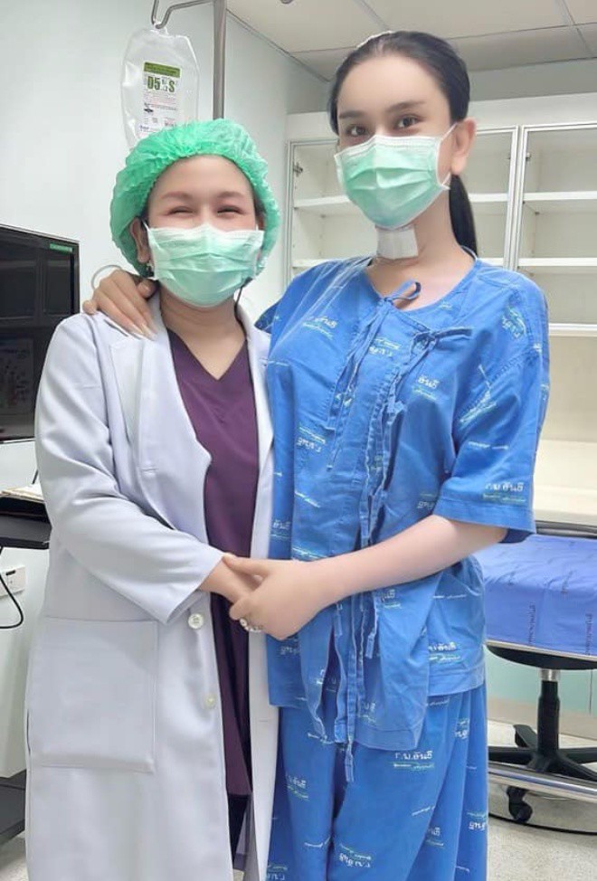 Chi tiền tỷ làm phẫu thuật thanh quản, đến nay nữ ca sĩ vẫn chưa thể nói chuyện bình thường.