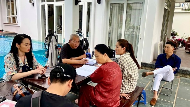 Người đứng sau hàng chục phim Việt gây sốt VTV: Từng bê tha sau cú ngã đầu đời, đưa về trăm tỷ quảng cáo - 14