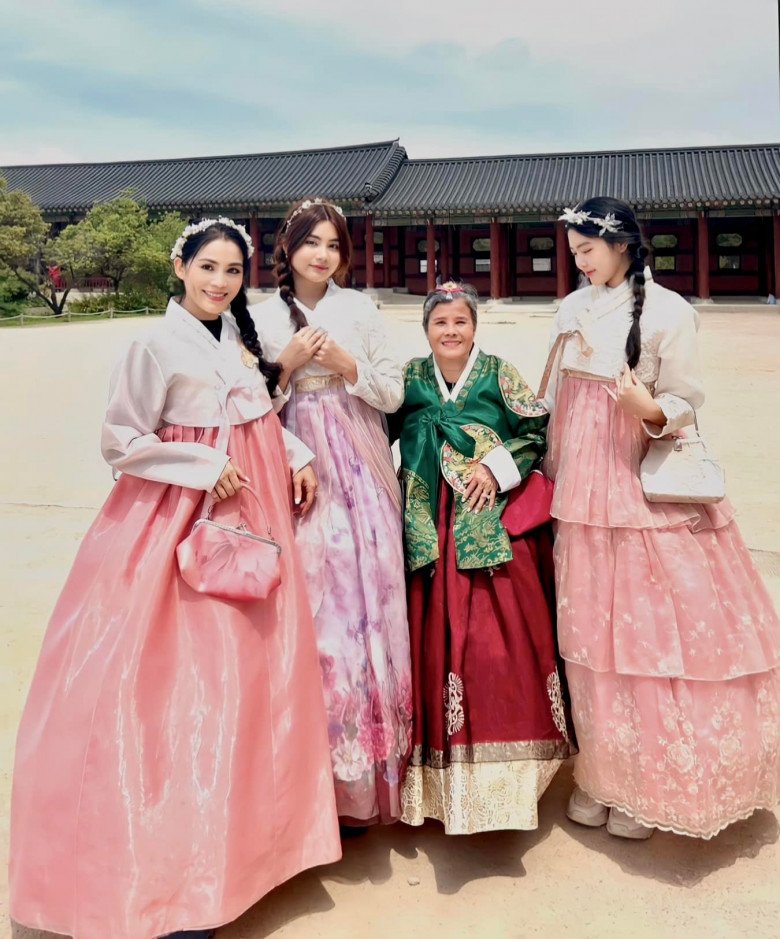 Vợ doanh nhân mặc Hanbok ngọt lịm như gái Hàn, ít ai biết Quyền Linh ở hậu trường hi sinh cỡ này - 1