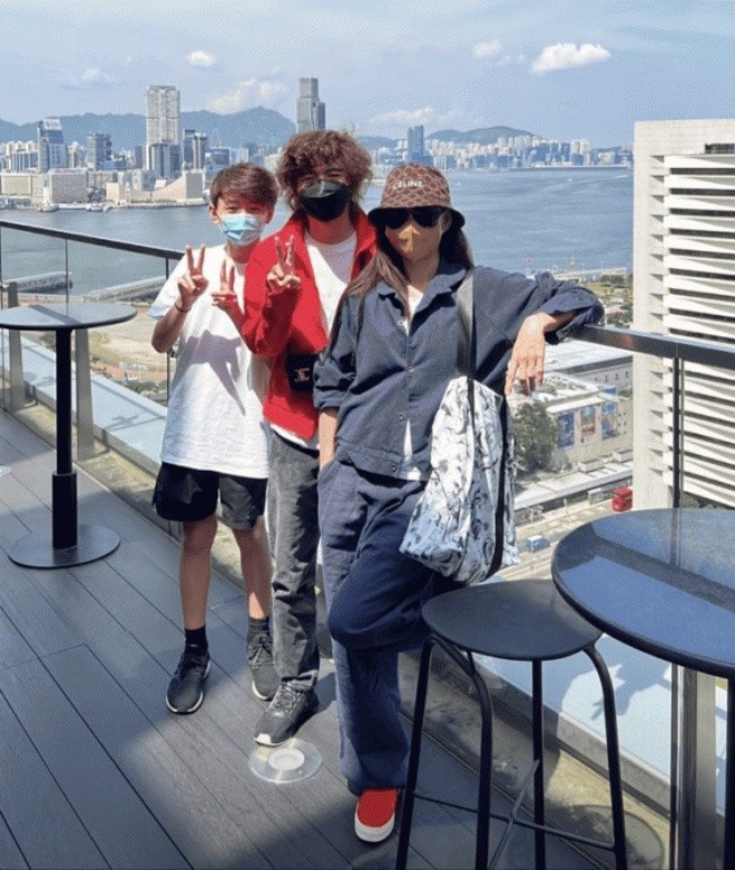 Trương Bá Chi một mình nuôi con không dùng tiền của chồng mà để tích trữ cho các con khi trưởng thành.