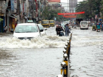 Hà Nội khuyến cáo người dân hạn chế ra đường khi bão số 1 đổ bộ