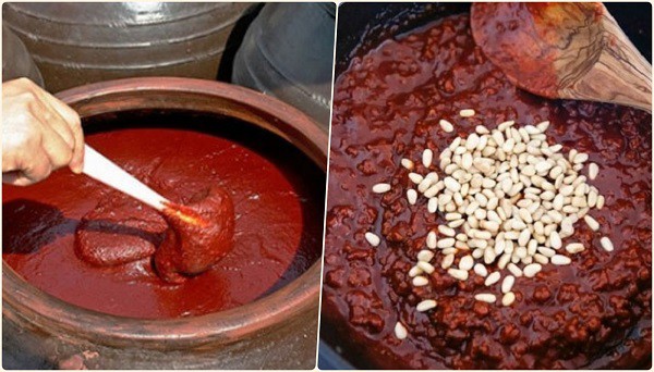 Sốt thịt xay sền sệt đậm đà, trộn với cơm hay mì đều rất ngon.