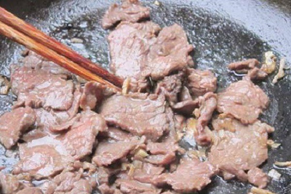 Thịt bò xào chín tới