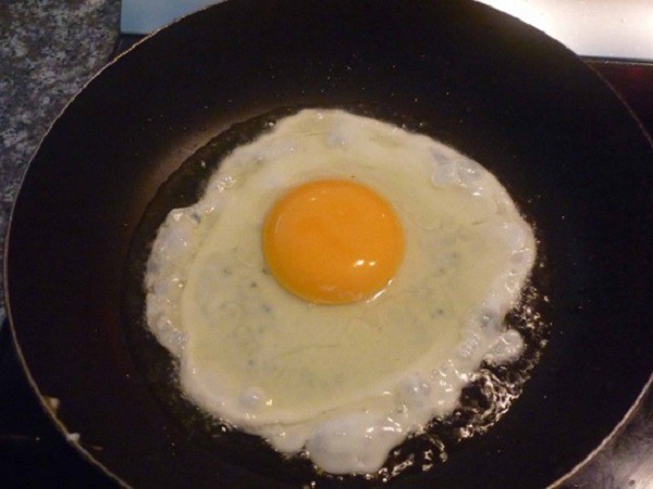 Không được ốp trứng quá kỹ với lòng đỏ