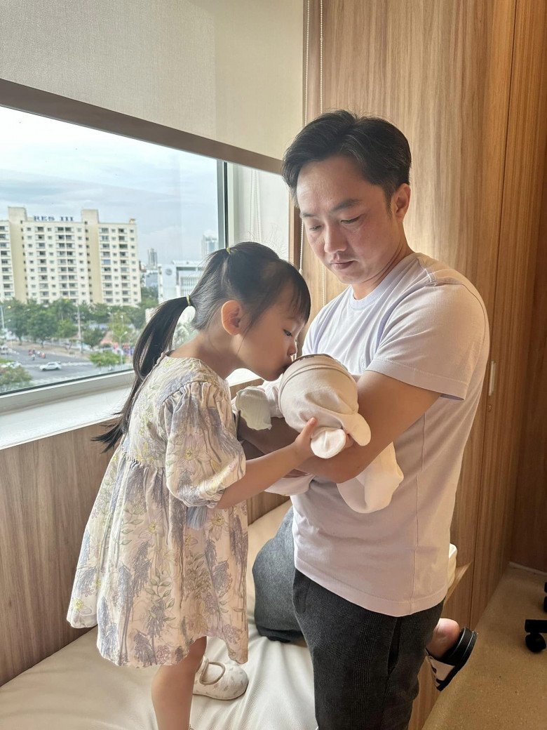 View - 2 lần đi đẻ kín bưng của Đàm Thu Trang, một chi tiết thể hiện "Trang đã lấy đúng chồng”