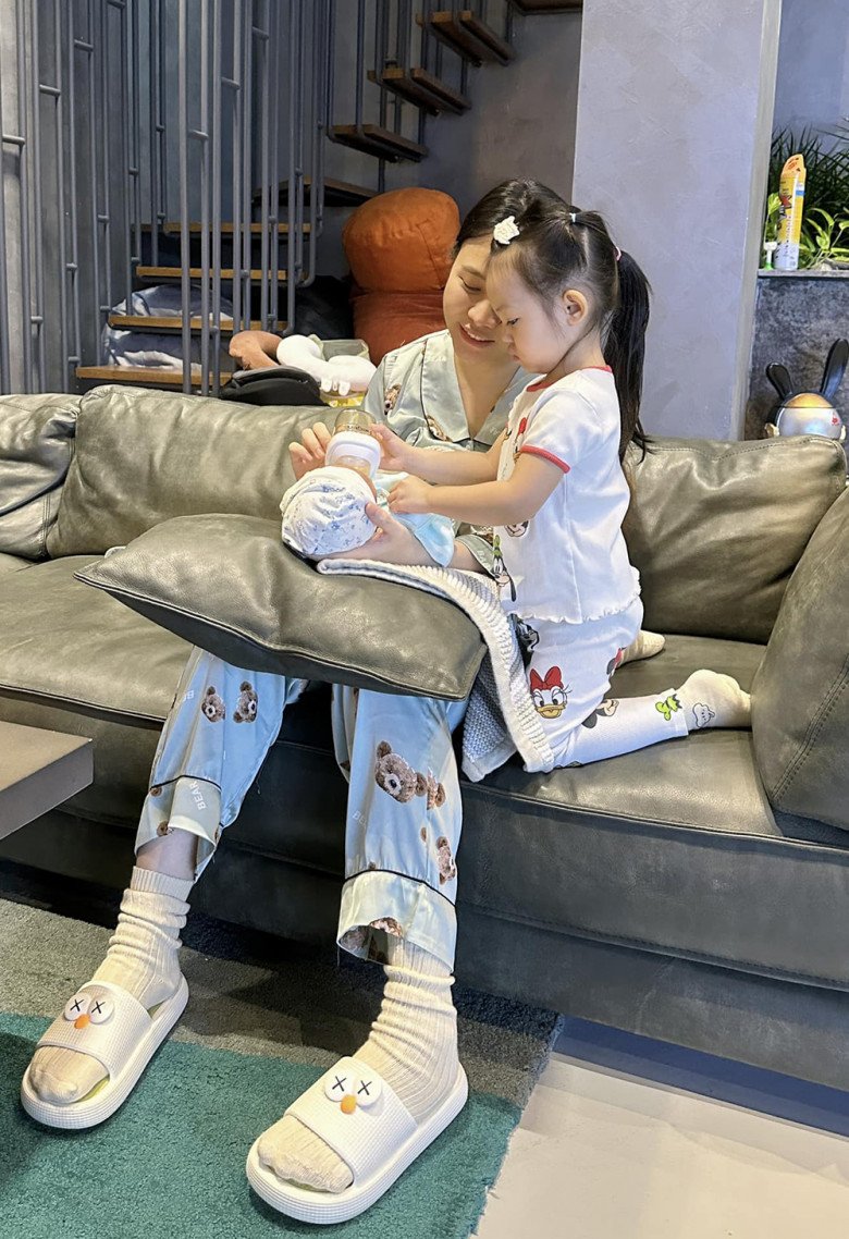 View - 2 lần đi đẻ kín bưng của Đàm Thu Trang, một chi tiết thể hiện "Trang đã lấy đúng chồng”