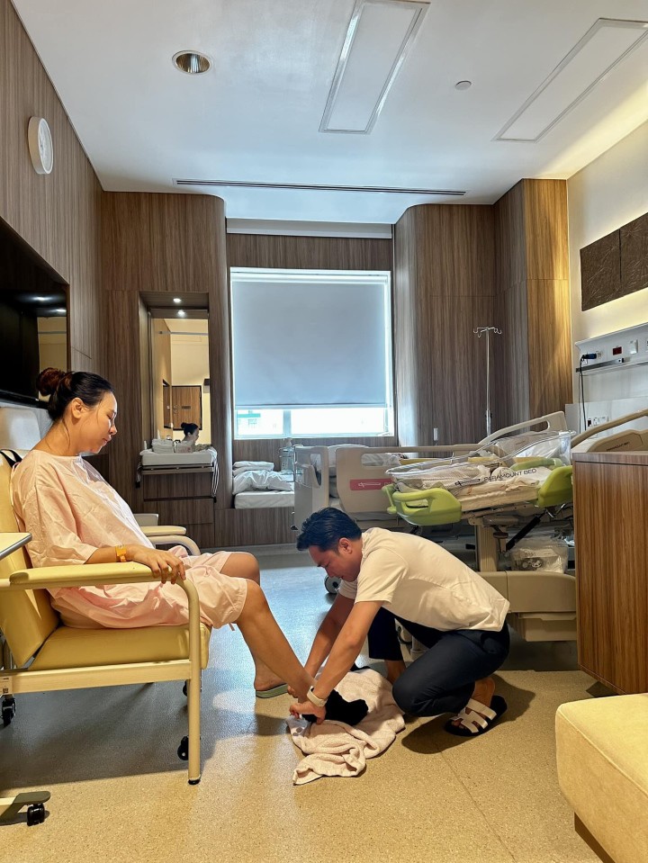 View - 2 lần đi đẻ kín bưng của Đàm Thu Trang, một chi tiết thể hiện "Trang đã lấy đúng chồng”