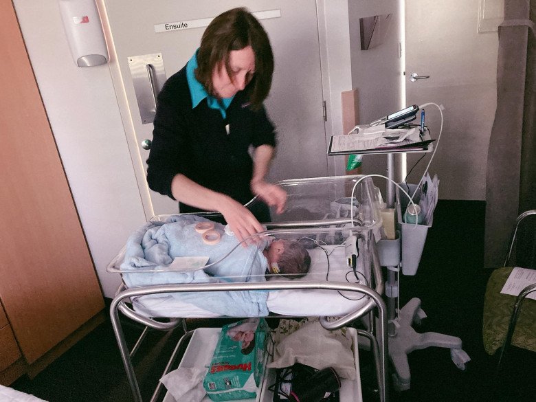 View - Mẹ Việt đi đẻ 5 ngày ở Úc hết 273 triệu đồng, đầu giường sản phụ luôn có nút đỏ, trục trặc sẽ kích hoạt toàn viện