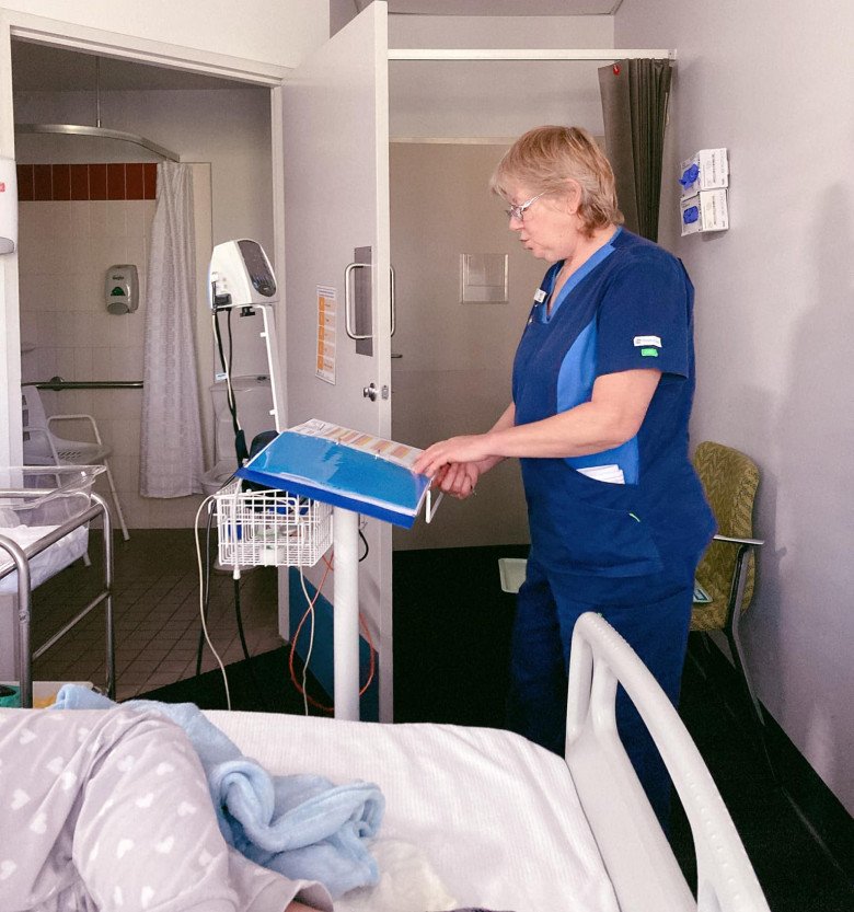 View - Mẹ Việt đi đẻ 5 ngày ở Úc hết 273 triệu đồng, đầu giường sản phụ luôn có nút đỏ, trục trặc sẽ kích hoạt toàn viện