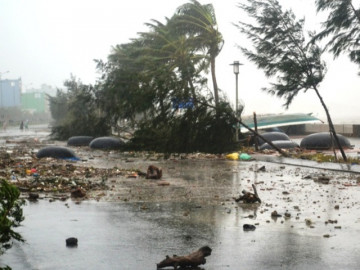 Bão số 1 đạt cường độ cực đại, đang hướng vào phía Quảng Ninh – Hải Phòng