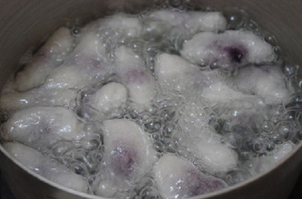 Luộc bánh bèo nổi lên là chín