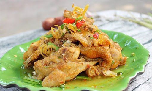 Gà kho sả nghệ vàng ươm bắt mắt