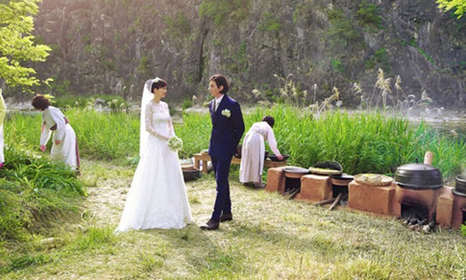 Hình ảnh hiếm hoi trong đám cưới của cặp đôi.