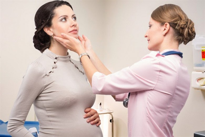 Nhiều phụ nữ mãn kinh vẫn có thể sinh con bằng phương pháp thụ tinh ống nghiệm, con sinh ra không mang gen của người vợ mà chỉ mang gen của chồng. (Ảnh minh họa)