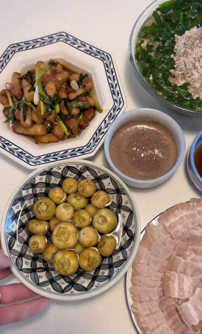 Gia đình nổi tiếng mạng xã hội Việt: Vợ đảm, chồng siêu nấu nướng, con gái vào bếp cưng xỉu - 17