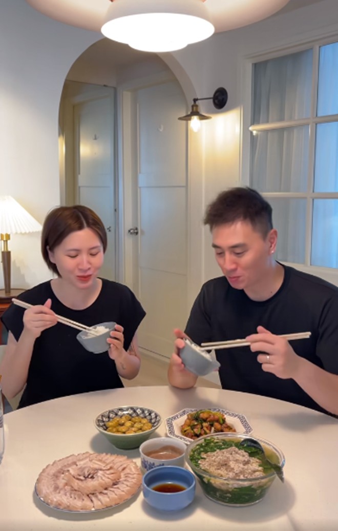 Gia đình nổi tiếng mạng xã hội Việt: Vợ đảm, chồng siêu nấu nướng, con gái vào bếp cưng xỉu - 18