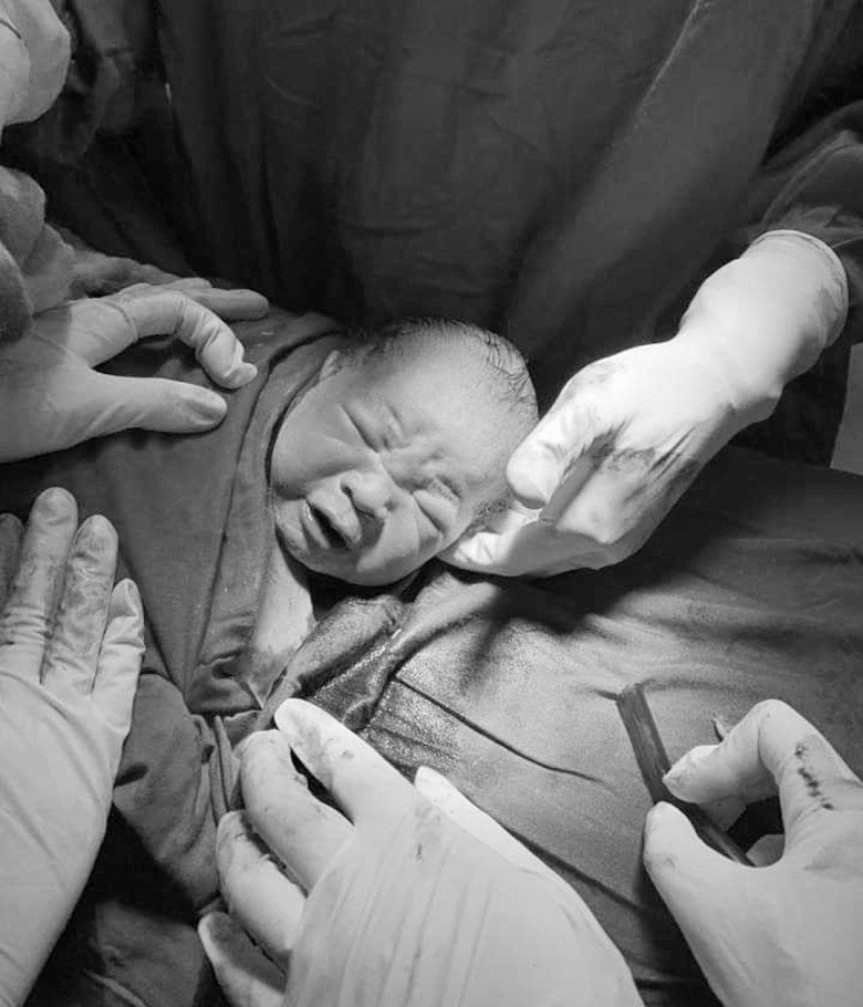 Sau sinh con lần 2, tâm lý của chị T. cũng thoải mái hơn hẳn vì không còn phải lo lắng đến việc bị dính bầu ngoài ý muốn. (Ảnh: NVCC)