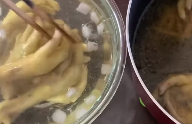 Cách làm chân gà hấp hành, gừng, sả ngon tuyệt phẩm - 10