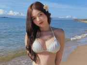 Làm đẹp - "Nữ thần ảnh thẻ" ngày nào giờ thành thiếu nữ, khoe ngực đầy, da trắng trên bãi biển