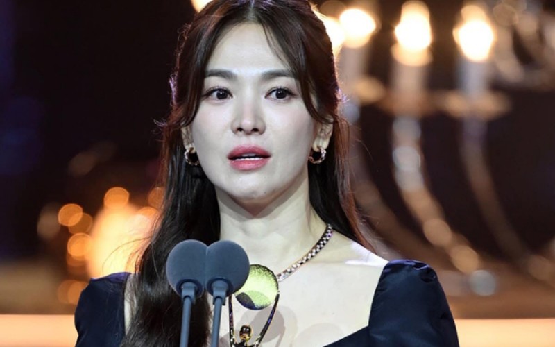 Lễ trao giải Rồng Xanh truyền hình 2023 (Blue Dragon Series Awards 2023) khép lại khi Song Hye Kyo được vinh danh ở hạng mục cao quý nhất: Daesang!
