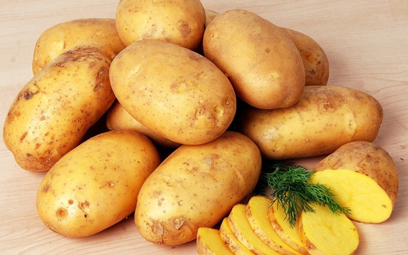 Vì sức hấp dẫn không thể chối từ của khoai tây, nên nhiều người có thói quen mua vài kg về nấu dần.
