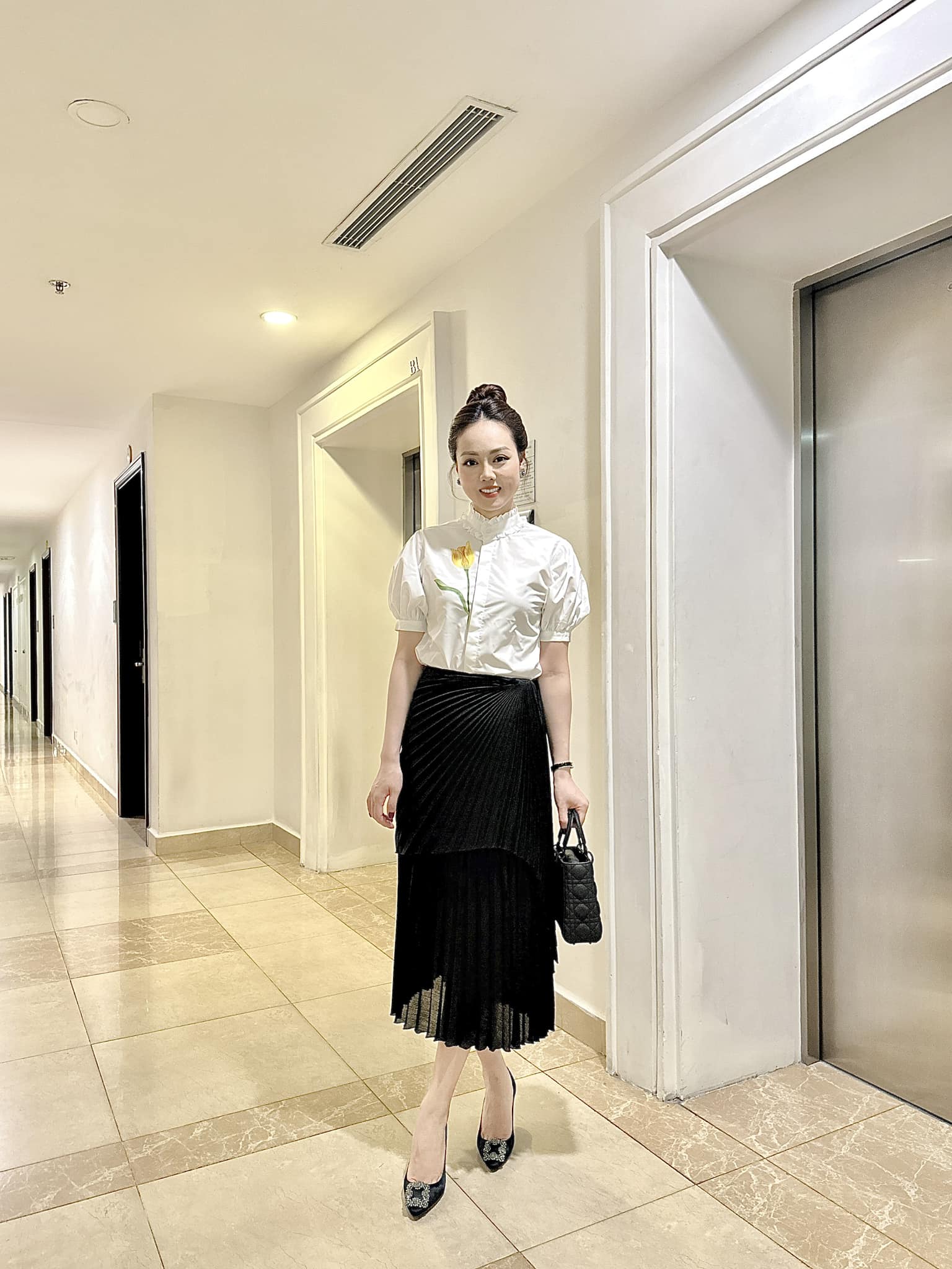 View - Vợ trẻ của Công Lý ở nhà từng bị nhầm là shipper, ra đường đẹp chẳng thua quốc bảo nhan sắc Việt