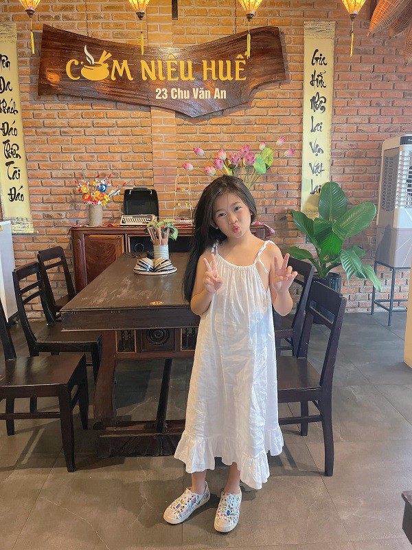 Phùng Ngọc Huy tháng 8 về Việt Nam, sẽ ngỡ ngàng con gái 10 tuổi đẹp bội phần: mắt đen, nụ cười lành hệt Mai Phương - 3