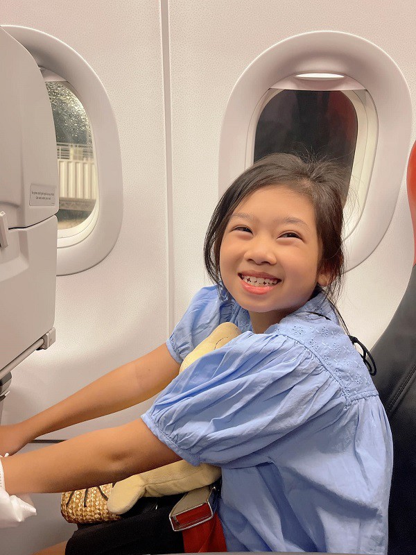 Phùng Ngọc Huy tháng 8 về Việt Nam, sẽ ngỡ ngàng con gái 10 tuổi đẹp bội phần: mắt đen, nụ cười lành hệt Mai Phương - 2