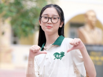 Vẻ đẹp trong veo gây sốt của nữ thủ khoa kỳ thi tốt nghiệp THPT 2023