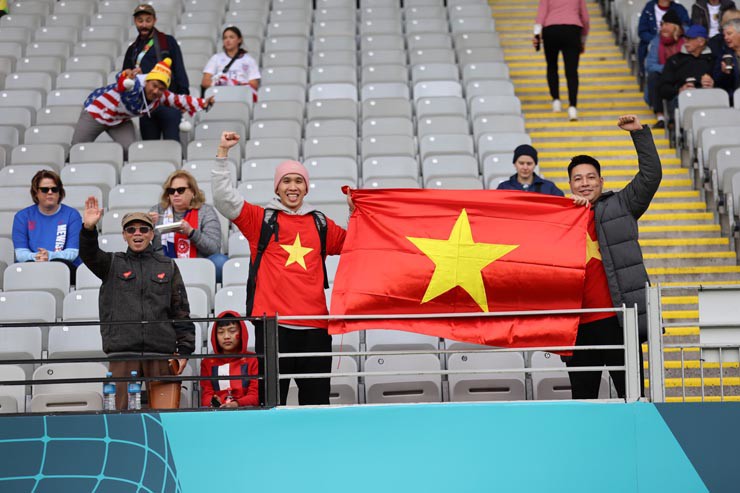 View - Fan Việt Nam nô nức đến sân cổ vũ Huỳnh Như & đồng đội đấu đương kim vô địch Mỹ