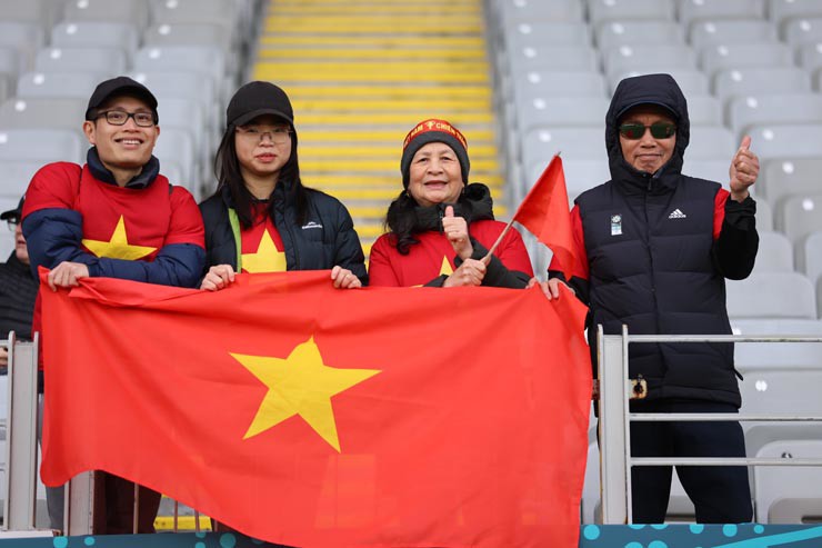 View - Fan Việt Nam nô nức đến sân cổ vũ Huỳnh Như & đồng đội đấu đương kim vô địch Mỹ