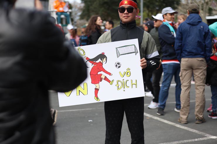 View - Fan Việt Nam nô nức đến sân cổ vũ Huỳnh Như & đồng đội đấu đương kim vô địch Mỹ