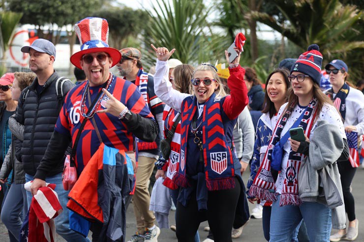 View - Fan Việt Nam nô nức đến sân cổ vũ Huỳnh Như & đồng đội đấu đương kim vô địch Mỹ