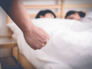 Sức khỏe - Vợ bỗng kêu đau "chỗ nhạy cảm" sau khi qua đêm ở nhà chồng cũ, chồng mới giật mình liệu có phải bị phản bội