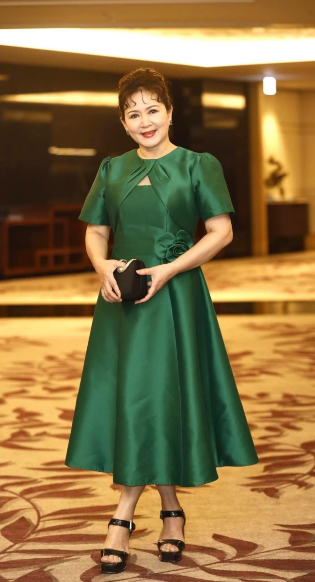 Quá khứ của phú bà VTV phá đám chuyện con gái ân ái với chồng: Từng là nữ hoàng ảnh lịch amp;#34;khét tiếngamp;#34; - 17