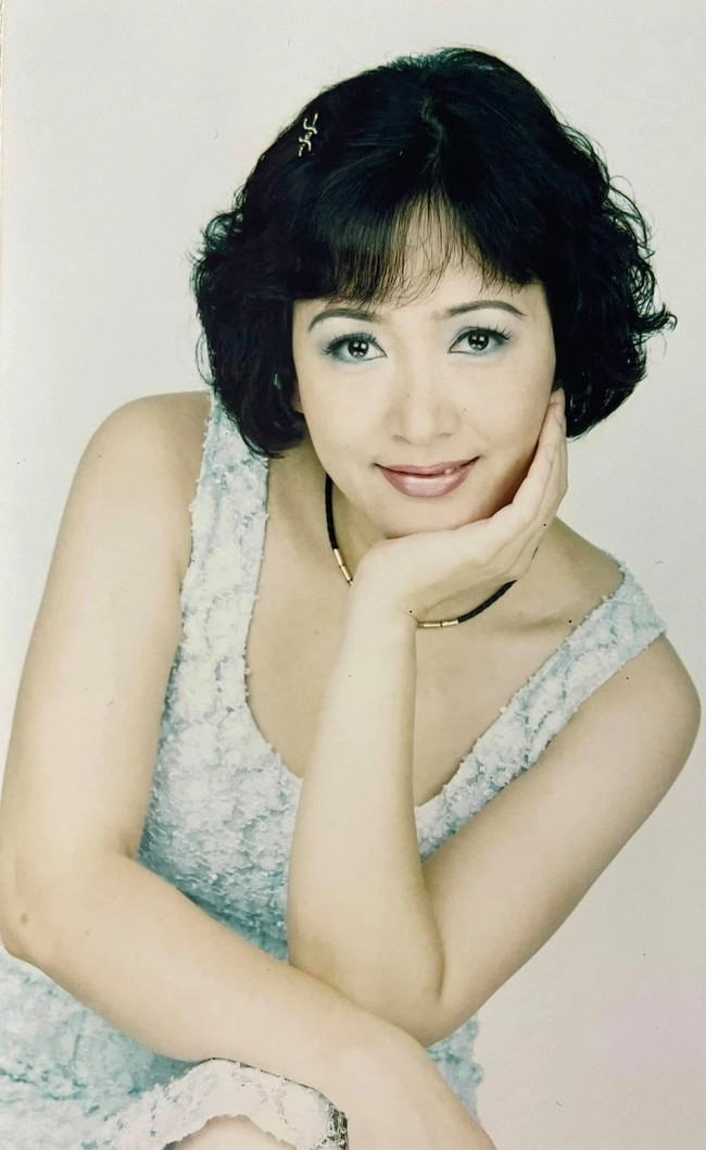 Quá khứ của phú bà VTV phá đám chuyện con gái ân ái với chồng: Từng là nữ hoàng ảnh lịch amp;#34;khét tiếngamp;#34; - 12