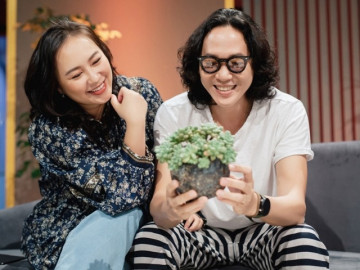 Chồng thứ 2 của ca sĩ Khánh Linh Họa mi hót trong mưa gây bất ngờ với vẻ ngoài lãng tử