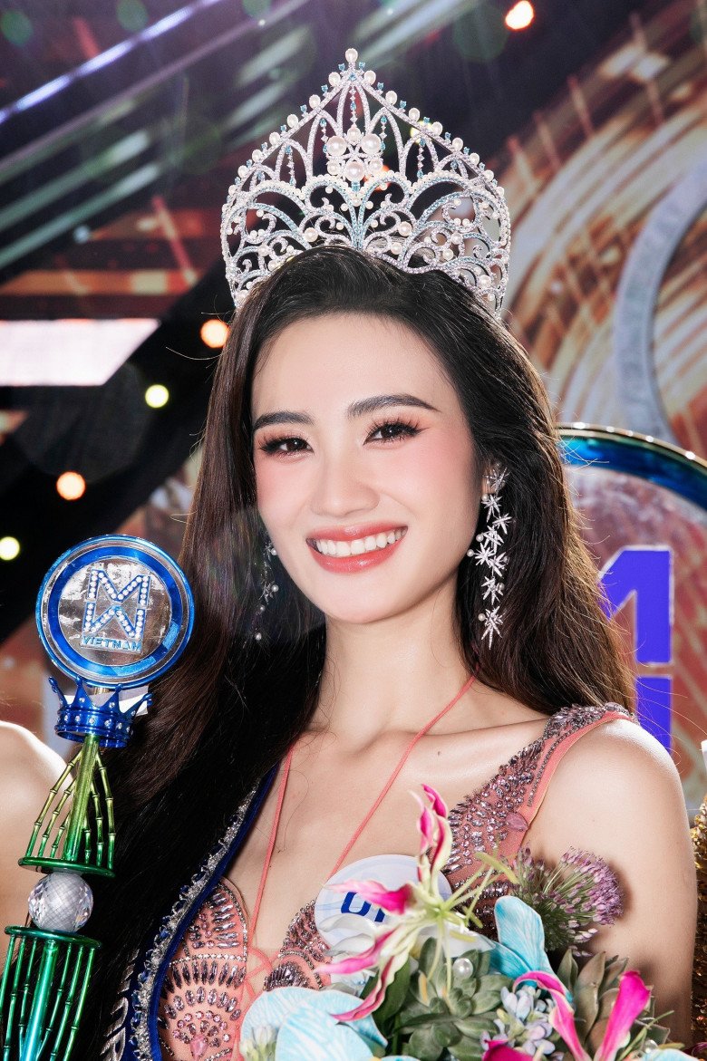 Cận cảnh chiếc váy đăng quang, giúp Tân Hoa hậu Huỳnh Trần Ý Nhi hoá thành nàng tiên cá - 1