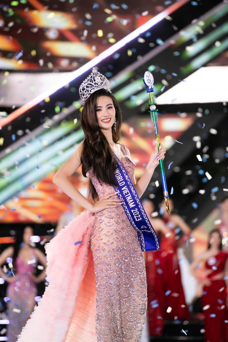 Cận cảnh chiếc váy đăng quang, giúp Tân Hoa hậu Huỳnh Trần Ý Nhi hoá thành nàng tiên cá - 7