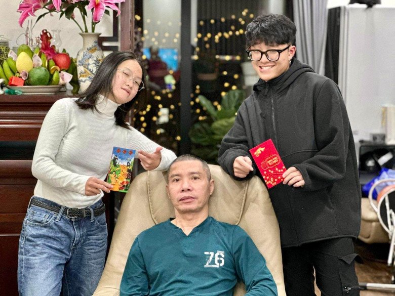 Vì bệnh tật nên nam nghệ sĩ từng khóc khi không thể lo được cho con trai du học.
