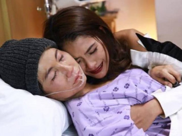 Bên giường bệnh mẹ đưa tôi một địa chỉ cũ, tiết lộ bí mật đã giấu bố tôi cả đời