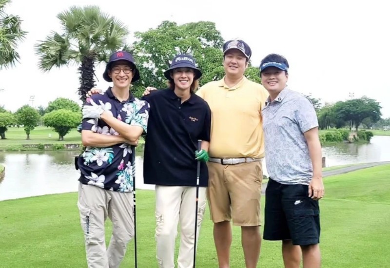 Được biết, anh đi đánh golf cùng bạn bè, thưởng thức ẩm thực Việt, gặp gỡ người hâm mộ tại TP.HCM.
