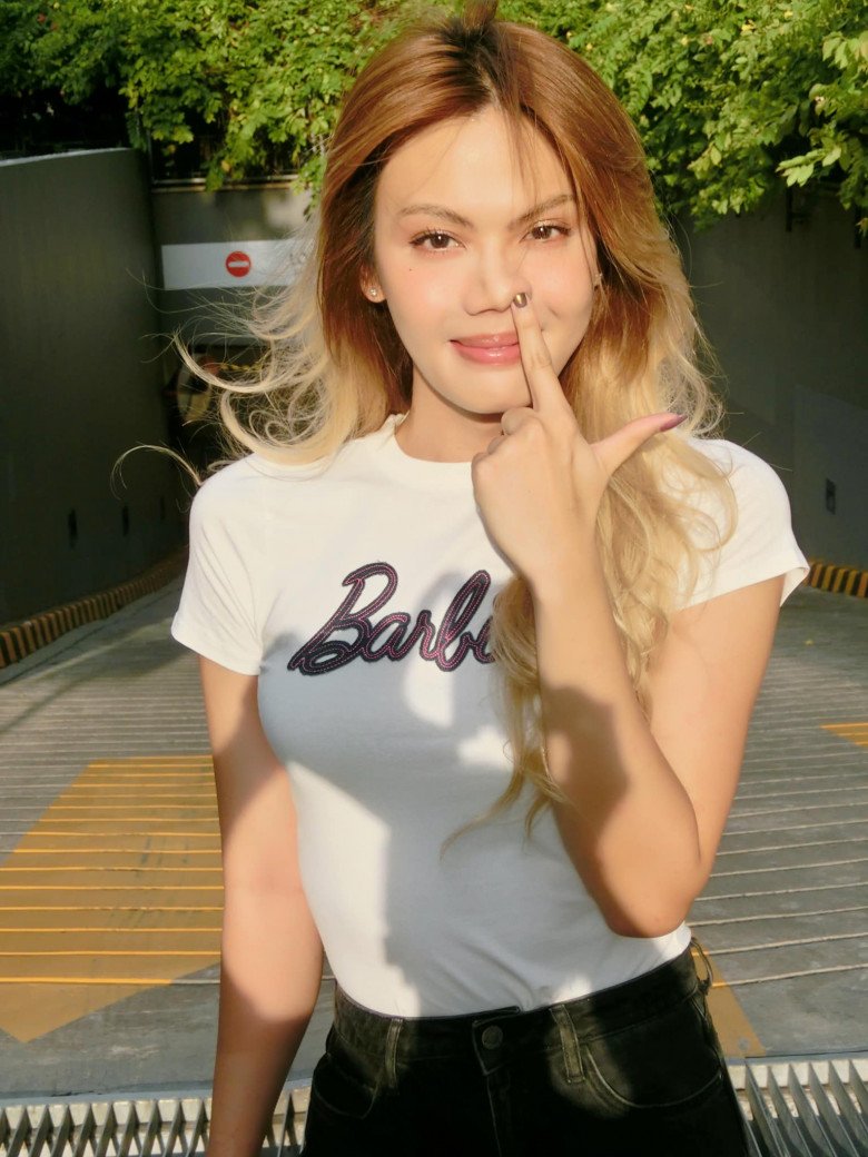 View - Chàng trai The Voice giờ là búp bê sống, đẹp tới mức phải vặn mũi chứng minh hàng tự nhiên