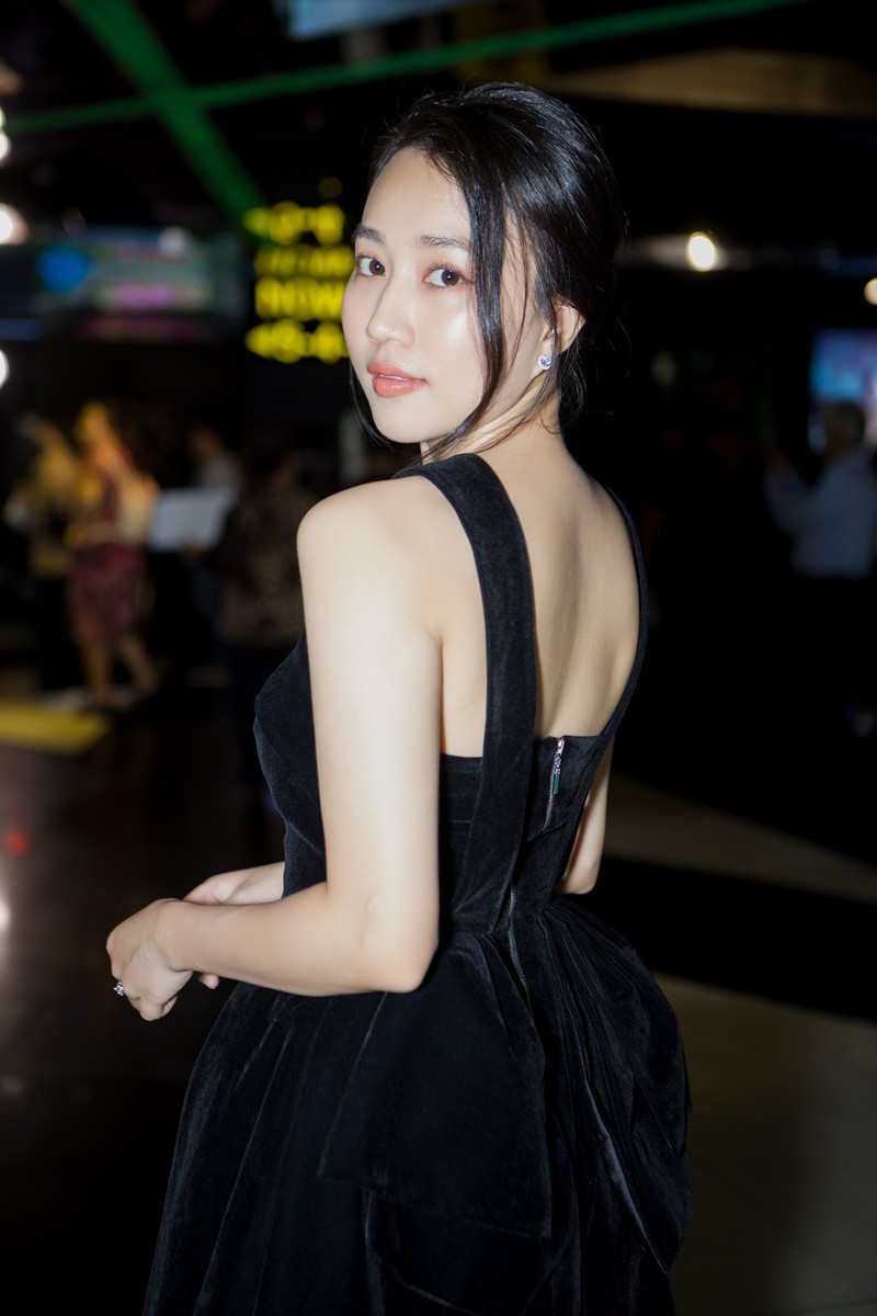 amp;#34;Nàng khờamp;#34; Huỳnh Hồng Loan xuất hiện gợi cảm, thay đổi ra sao sau gần 1 năm rời xa màn ảnh nhỏ? - 2
