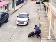 Clip Eva - Clip: Giật túi xách, tên cướp bị tài xế ô tô dạy cho bài học nhớ đời