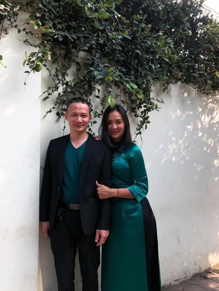 Cựu Hoa hậu cho biết ông xã là người đã động viên, đồng hành cùng cô trong quá trình điều trị.