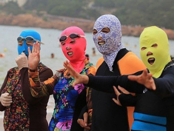 Cười ngất với thời trang chống nắng của chị em châu Á: Người như ninja, người hệt công chúa thủy tề