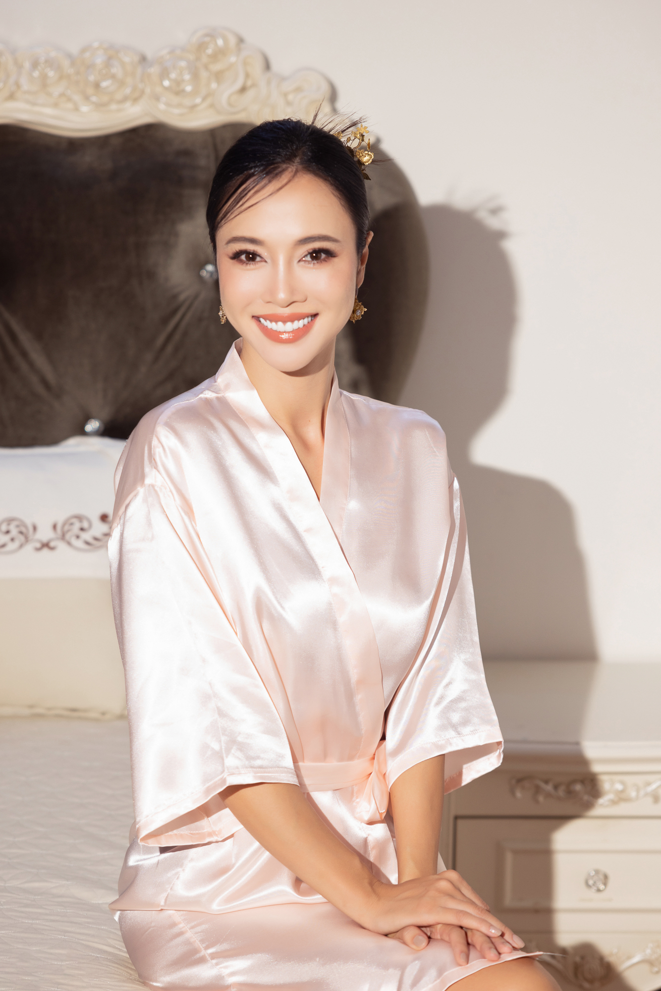 Vũ Ngọc Anh đẹp rạng rỡ trong ngày ăn hỏi.